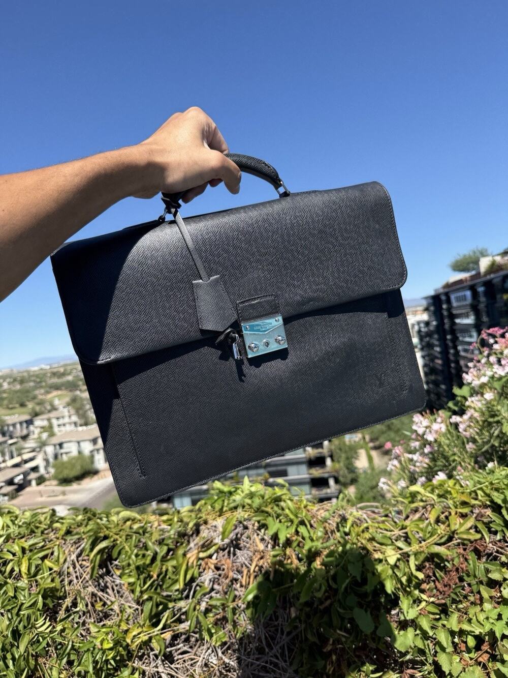 Louis Vuitton Robusto 2 Briefcase Black Taiga Leather